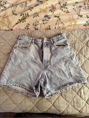 Zara High-Waist Light Wash Denim Shorts - Women's